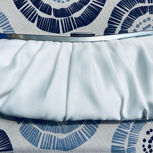 White satin clutch silver clasp excellent condition. Essentials only. - Picture 2 of 4